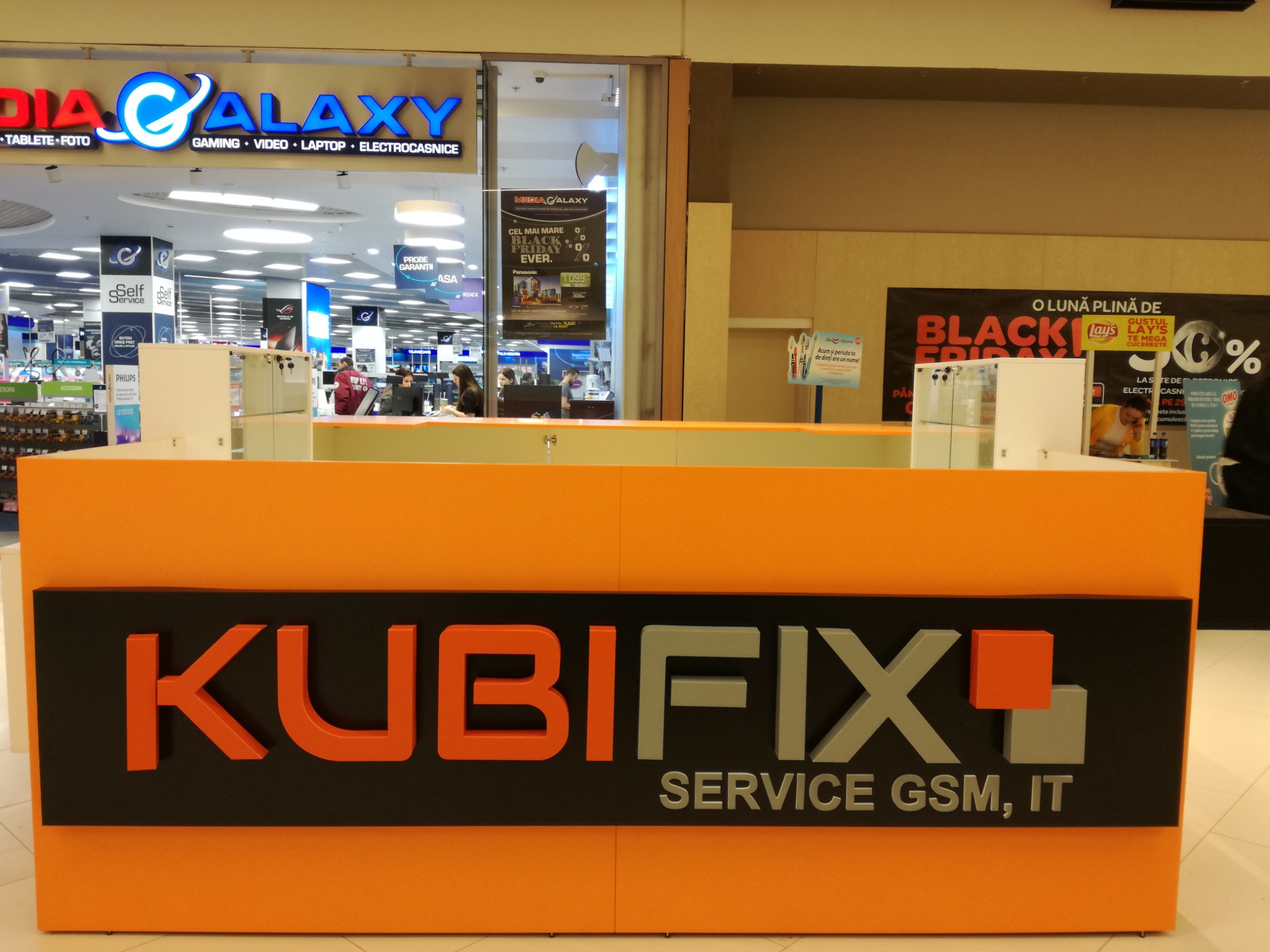 Standul Kubifix din ParkLake, nivelul -2, în fața magazinului Media Galaxy